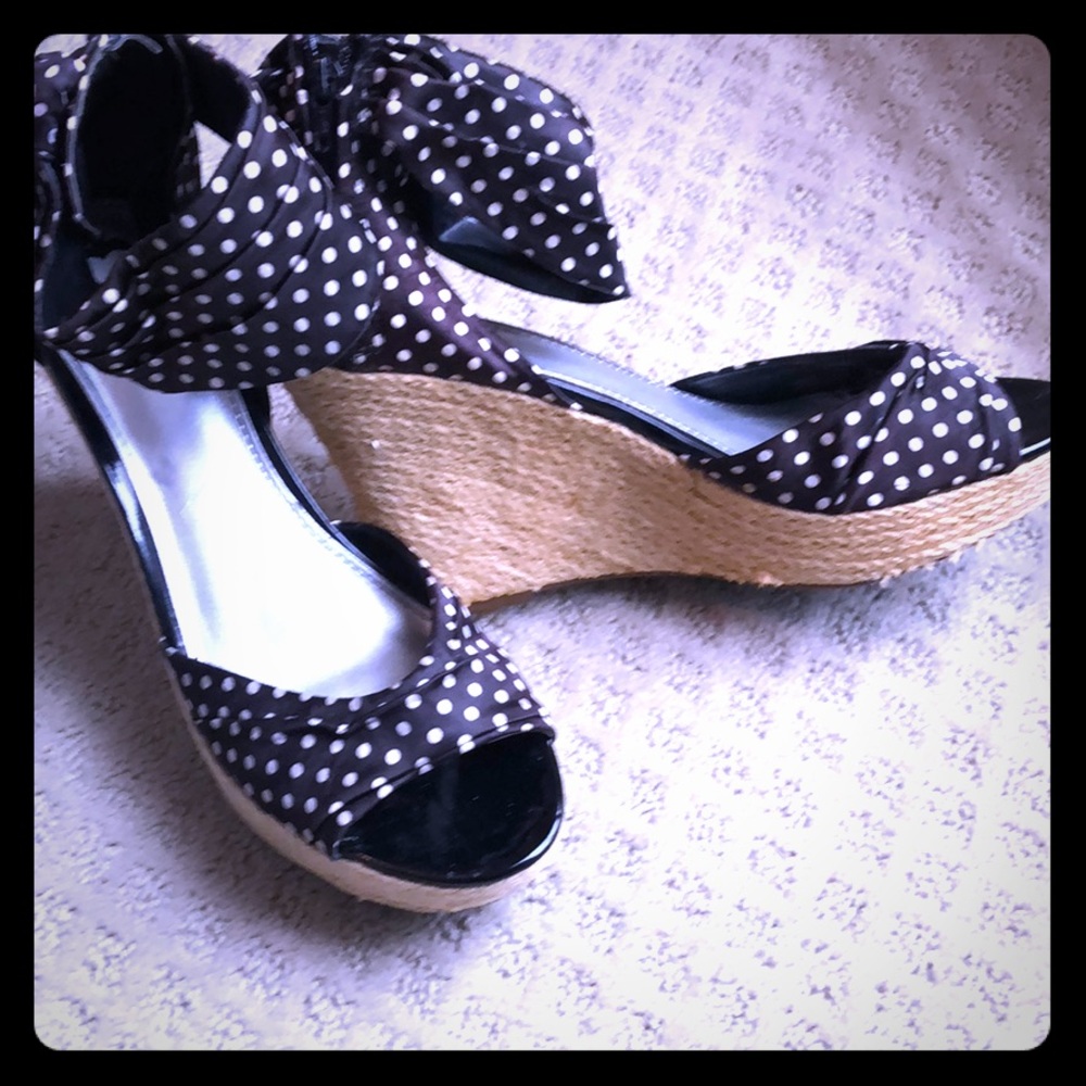 Polka dot wedges